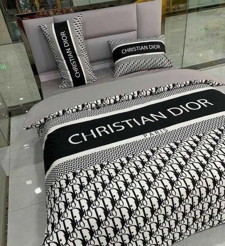 Pillow detail